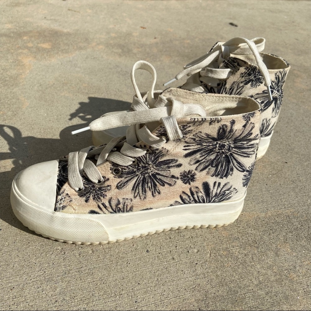 Floral Beige/White Sneakers